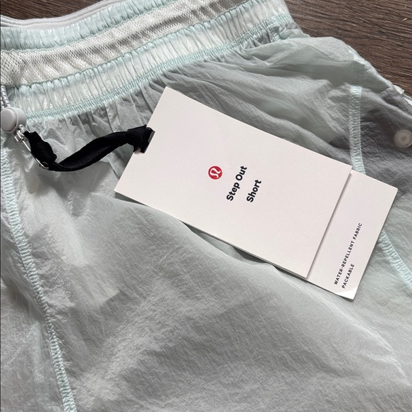 Lululemon Athletics Step Out High Rise Shorts - Picture 4 of 9